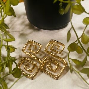 Elegant Gold Geometric Earrings